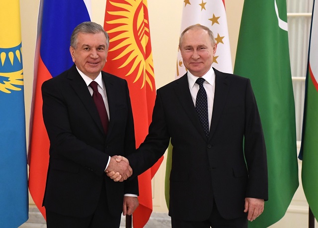 Путин обсудил с президентом Узбекистана вопросы торгово-экономической сферы