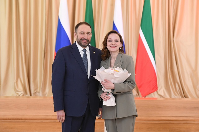 Ведущую актрису КАРБДТ им. Качалова Алену Козлову удостоили госнаграды в Казанском Кремле