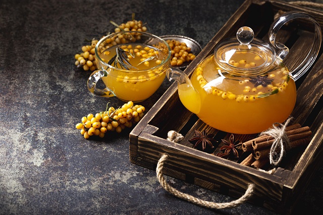 Облепиха – рекордсмен: врачи назвали топ-5 добавок к чаю