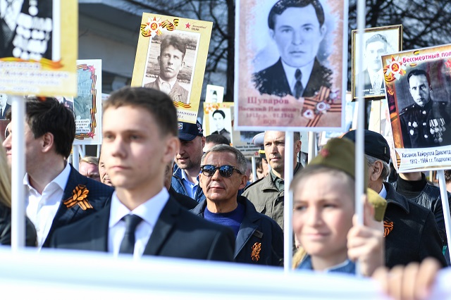 «Прямая трансляция на ТНВ»: акция «Бессмертный полк — 2022» в Казани