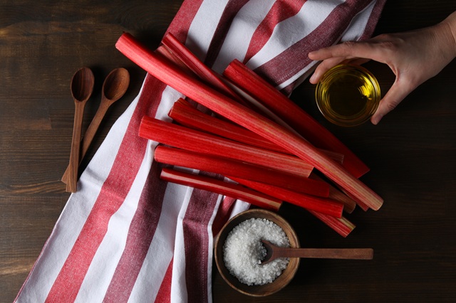 Жителям Татарстана рассказали, как приготовить полезную сладость из ревеня