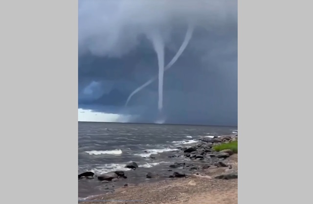 Как в фильмах-катастрофах: три смерча сняли на видео в Ленобласти