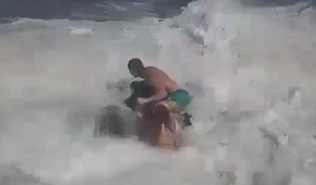 Россиянка засняла гибель мужа, спасающего жизнь женщины на побережье Испании