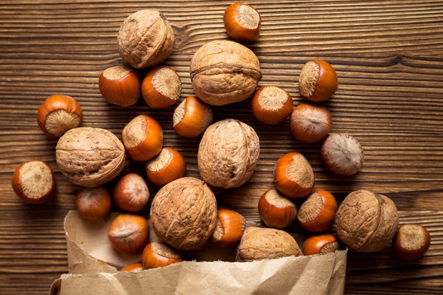 В аэропорту Казани поймали пассажиров с нелегальными арбузами и орехами