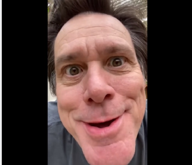 «Мне 60 и я секси!»: Джим Керри с самоиронией отнесся к своему возрасту – видео