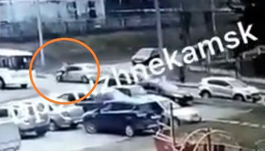 В Нижнекамске жертва попавшего на видео ДТП скончалась в реанимации