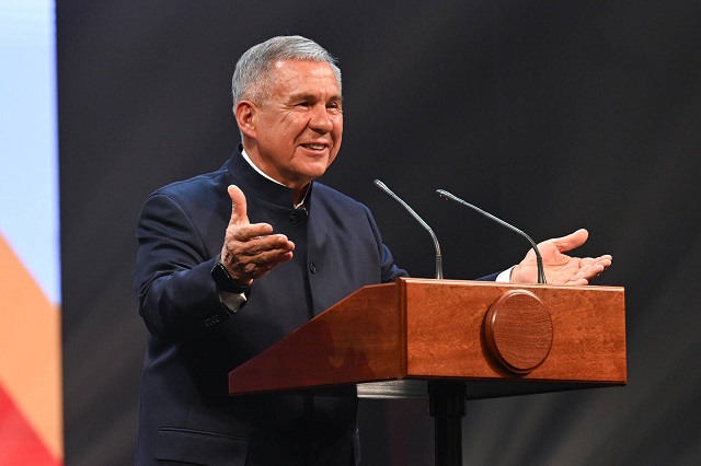 Минниханов поздравил татарстанцев с Днем волонтера