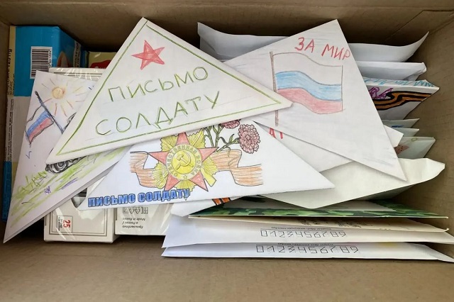 Детсадовцы из Зеленодольска нарисовали рисунки и написали письма бойцам СВО
