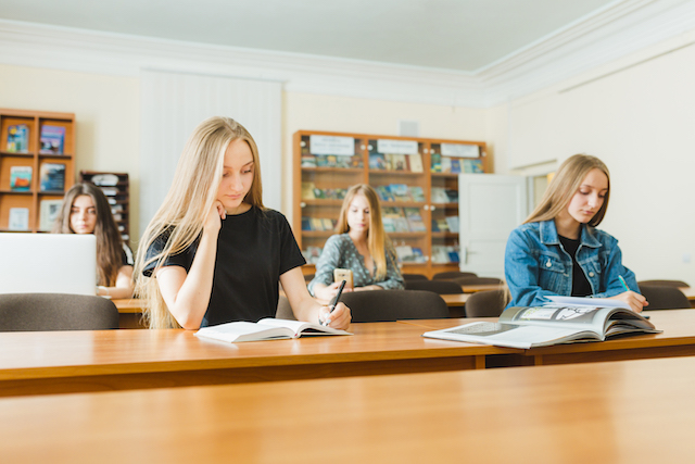 Казань возглавила рейтинг городов Поволжья по среднему баллу ЕГЭ