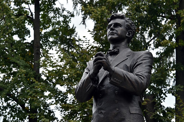 В Казани открыли памятник народному артисту ТАССР Рашиту Вагапову