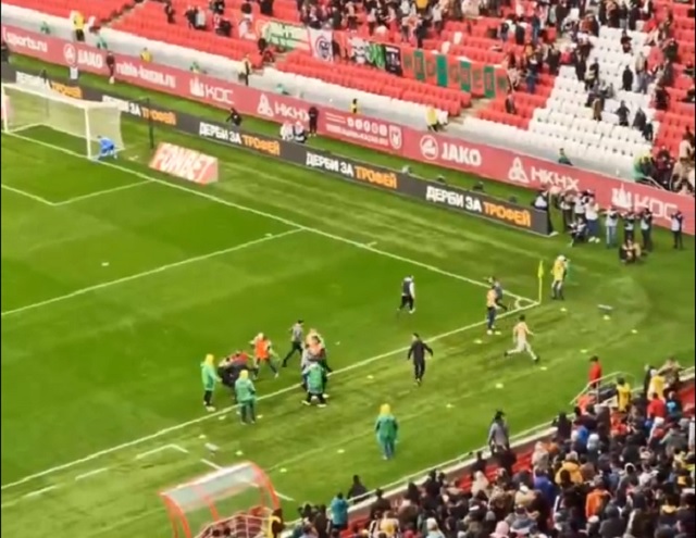 Казанские фанаты устроили массовую драку на матче «Рубина» и «Уфы» – видео