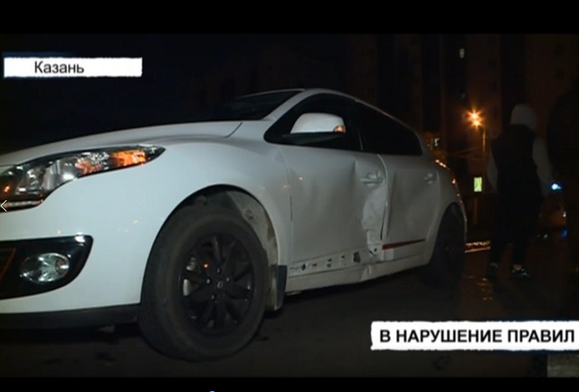 Две иномарки не поделили дорогу на улице Кулахметова в Казани - видео