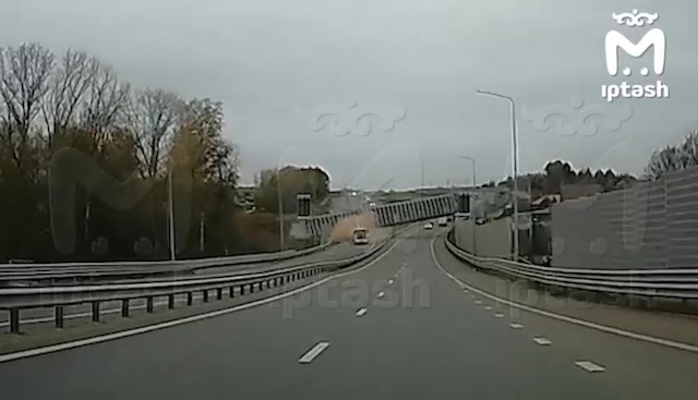 Момент обрушения надземного перехода в Татарстане попал на видео