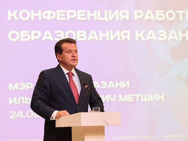 Метшин: работа директора школы намного сложнее, чем у мэра