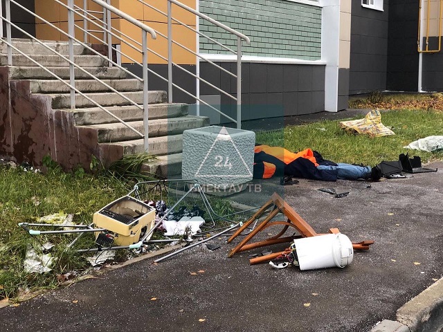 Житель Татарстана выпал с 8-го этажа вслед за выброшенным им телевизором – видео (18+)