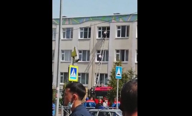 Директор перенесшей нападение гимназии в Казани не признала вину в халатности