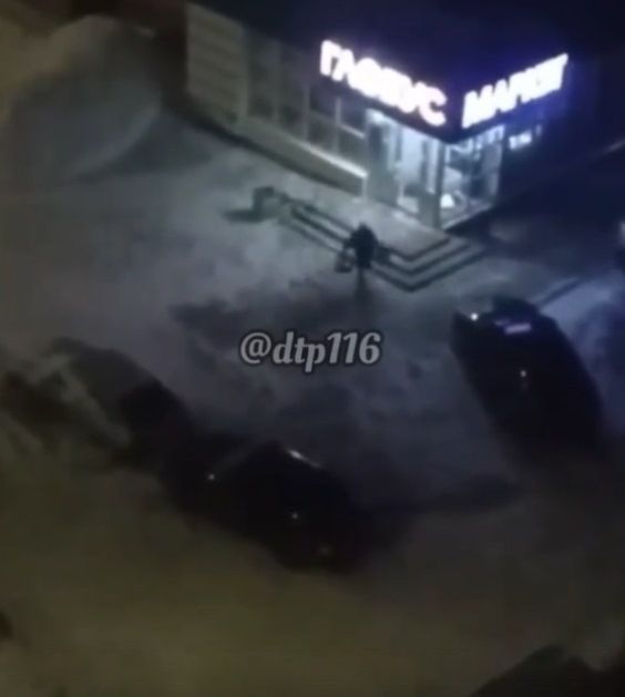 Нижнекамцы сняли на видео ограбление алкомаркета