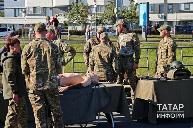 У «Чаши» работает выставка центра «Патриот»: навыки выживания и военной подготовки