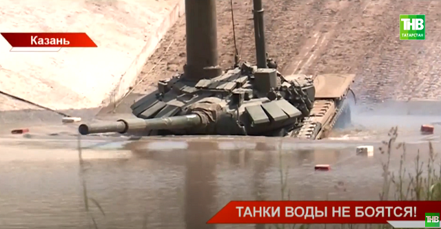 Учения по преодолению водных преград прошли на полигоне Казанского танкового училища