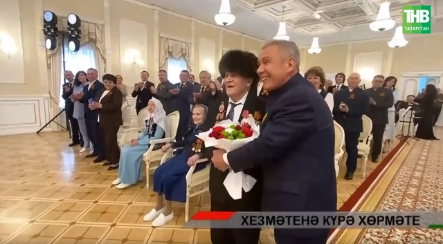 Рөстәм Миңнеханов хезмәт алдынгыларына федераль һәм республиканың дәүләт бүләкләрен тапшырды | Адымнар