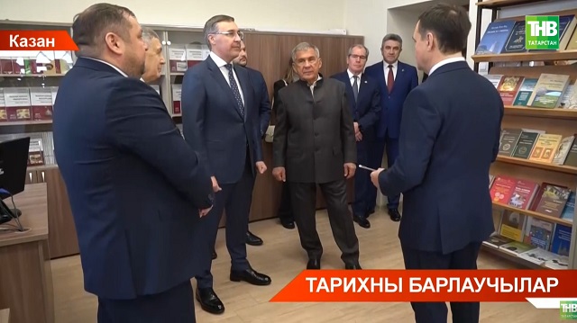 Рөстәм Миңнеханов белән Валерий Фальков Ш.Мәрҗани исемендәге тарих институты эшчәнлеге белән танышты