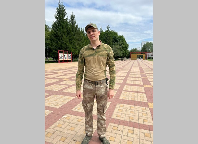 Лицом баннера про контрактную службу стал отец семерых детей с позывным «Татарин»