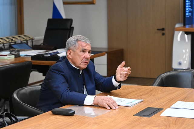 Минниханов ознакомился с выставкой XII Петербургского международного газового форума