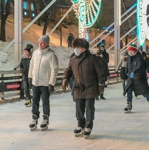 Рустам Минниханов открыл каток в парке «Чёрное озеро»