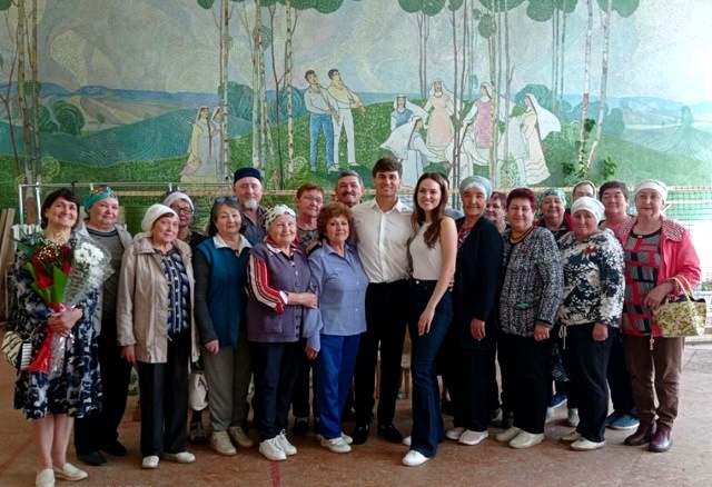 Выступивший для односельчан Ришат Тухватуллин рассказал о маме, помогающей бойцам СВО