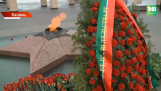 У Вечного огня — цветы и тишина: Казань почтила память защитников Отечества
