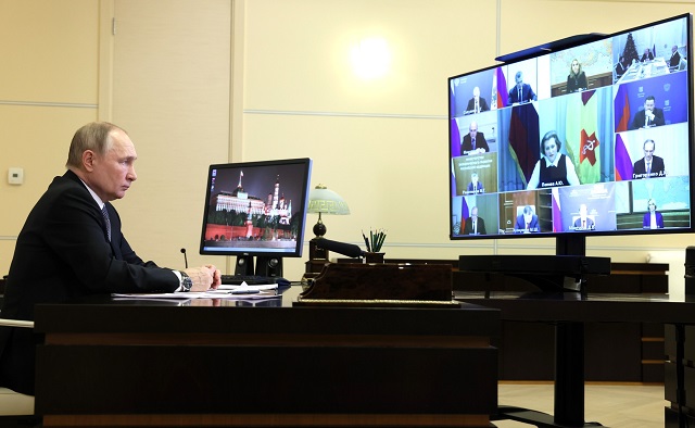 Путин продлил льготную ипотеку до июля 2024 года и увеличил ставку до 8%