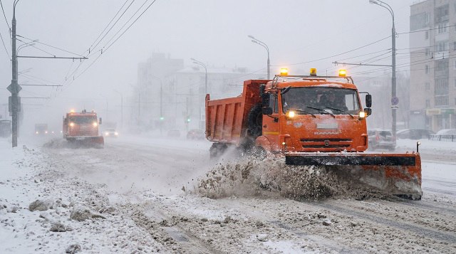 Татарстан башкаласында узган тәүлектә юллардагы карны 961 берәмлек махсус техника чистарткан