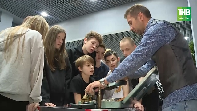 Воспитанники детского дома посетили казанский аэропорт с экскурсией