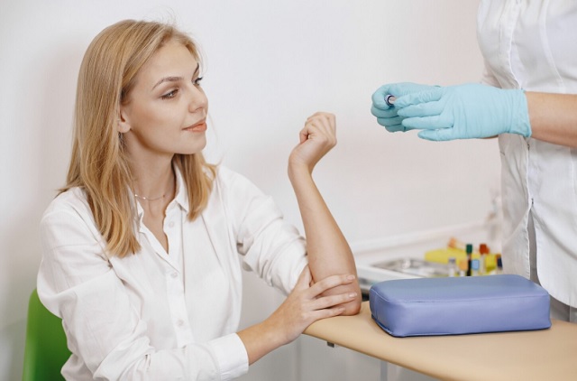 Врач объяснил, как правильно сдавать кровь на холестерин