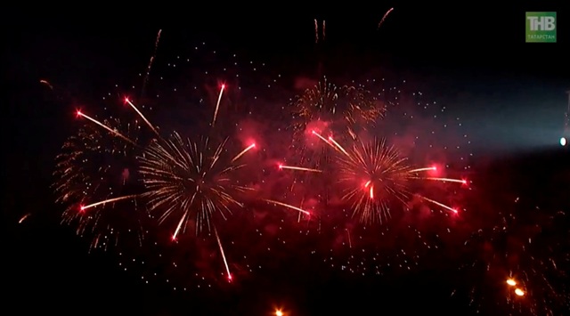 Празднование 80-летия Великой Победы в Казани завершилось красочным салютом