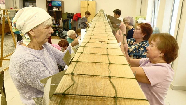 Волонтерское объединение из Нижнекамска сплело двухтысячную маскировочную сеть