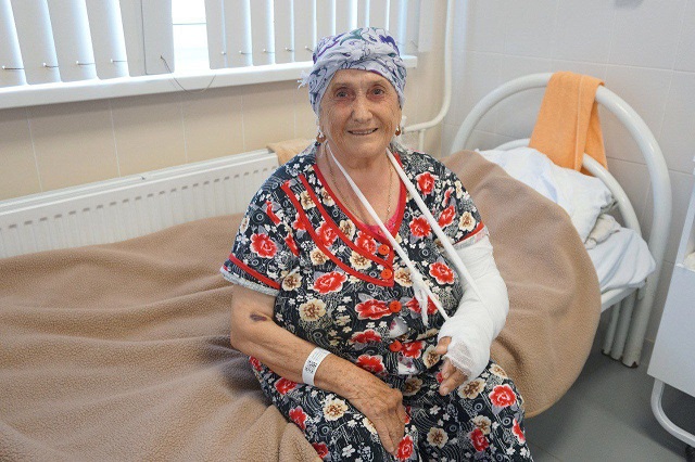 Прибывшая на нижнекамский Сабантуй 77-летняя жительница Новосибирска стала жертвой змеи