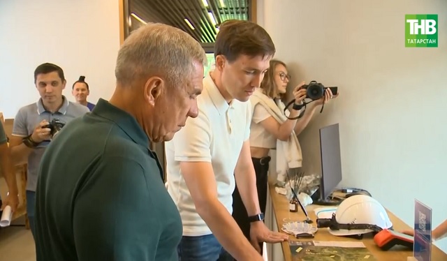 Туризм, урожай и коневодческая ферма: Минниханов посетил Камское Устье