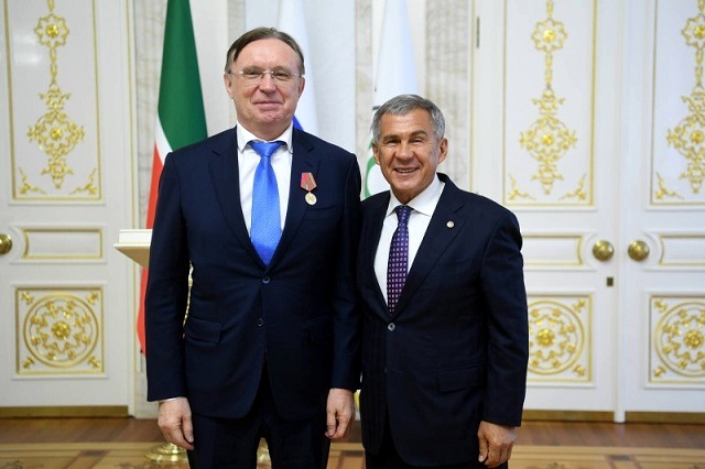 Минниханов наградил Когогина медалью ордена «За заслуги перед РТ»