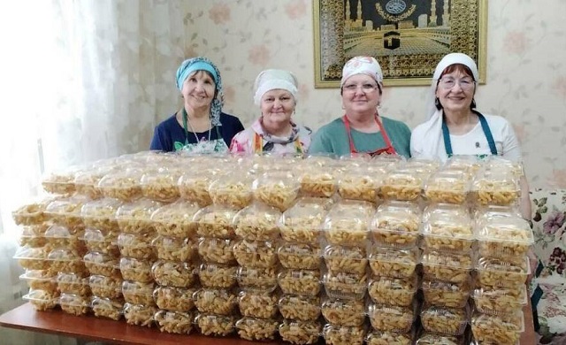 Волонтеры из Набережных Челнов приготовили 70 кг чак-чака для военнослужащих