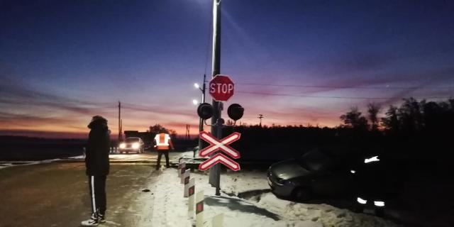 В Татарстане пассажирский поезд снес выехавшую на рельсы «Ладу Калину»