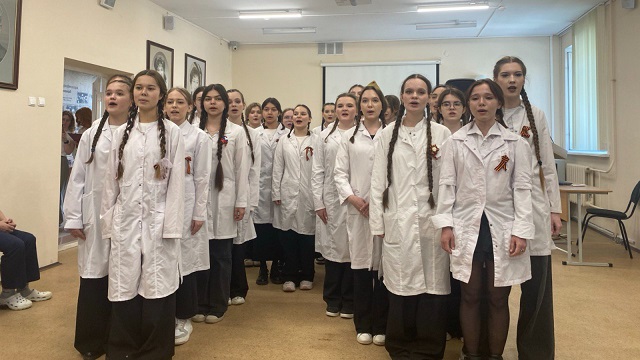 Казанские студенты организовали концерт в офтальмологической клинике в честь 80-летия Победы