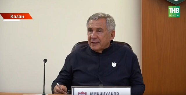 Рөстәм Миңнеханов "Ак Барс" хоккей командасы коллективы белән очрашты