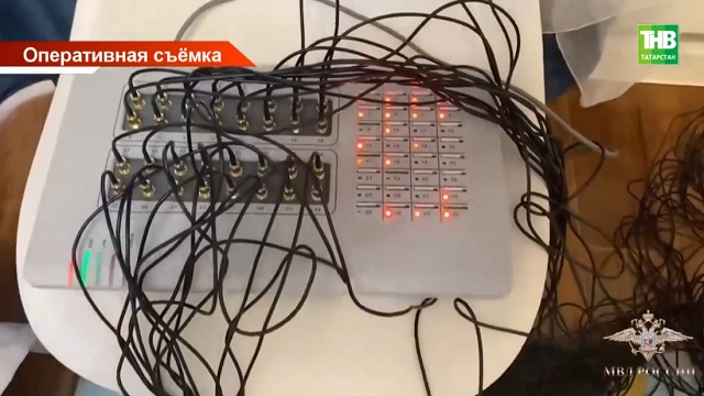 В РТ оперативники накрыли квартиры мошенников, которые они превратили в базы связи