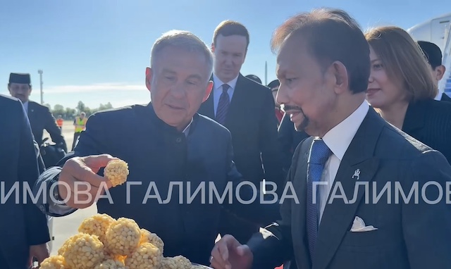 «Чтобы попробовать чак-чак»: султан Брунея прибыл в Казань на саммит Россия – АСЕАН