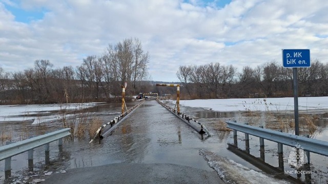 Соединяющий Татарстан и Башкортостан мост подтопила Ик
