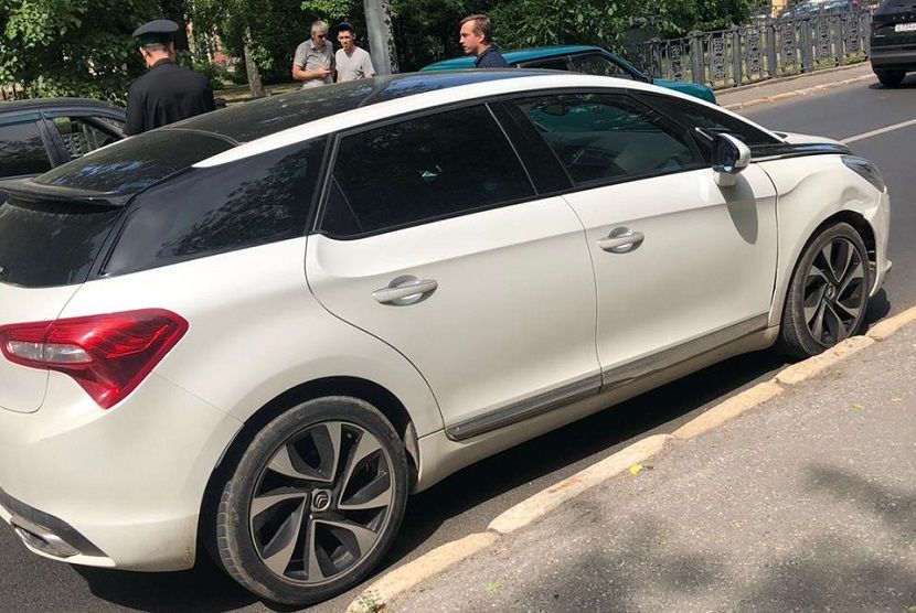 У задолжавшего миллион рублей жителя Казани забрали Citroen