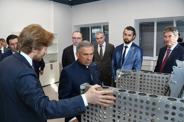 Минниханову презентовали новые проекты и изделия центра «Авиационные интерьеры»