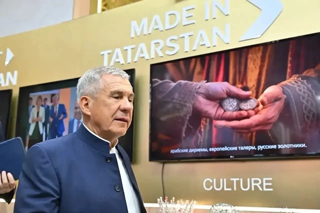 Минниханов прибыл на ПМЭФ: переговоры, подписание соглашений и стенд Татарстана