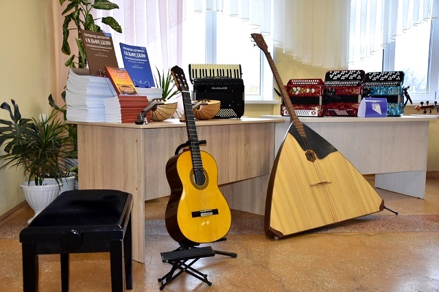 В Набережных Челнах ДМШ №1 получила инструменты по нацпроекту на 7,3 млн рублей